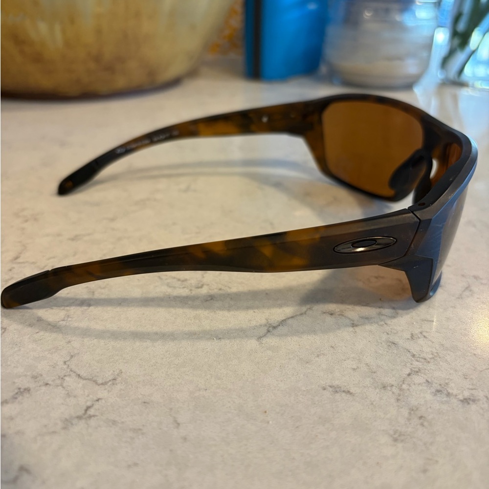 Oakley Split Shot Sunglasses - Picture 2 of 5
